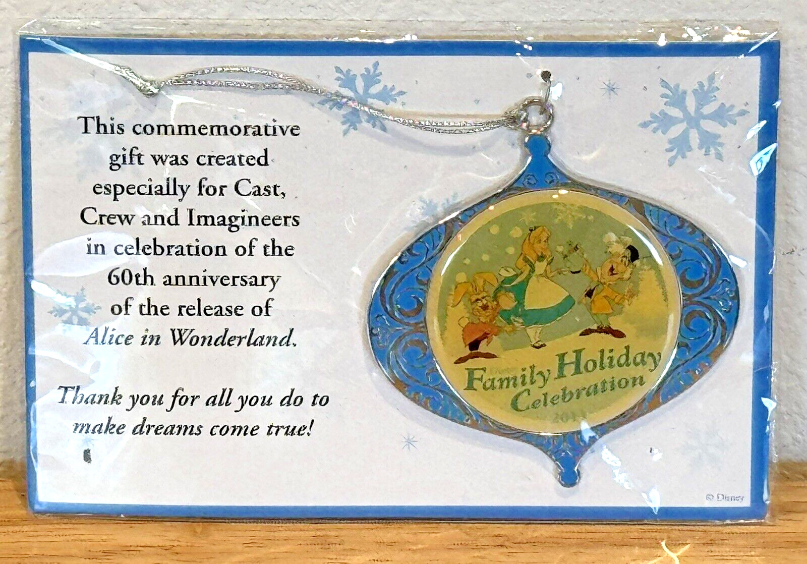 2011 DISNEY CAST MEMBER ALICE IN WONDERLAND FAMILY HOLIDAY CELEBRATION ORNAMENT 2011 DISNEY CAST MEMBER ALICE IN WONDERLAND FAMILY HOLIDAY CELEBRATION ORNAMENT