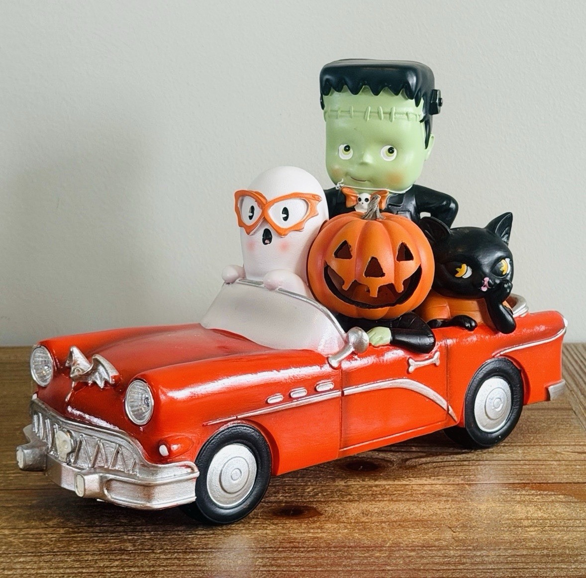 🧡🖤NWT Ghoulish Light Up Vintage Inspired Convertible w/Halloween Friends