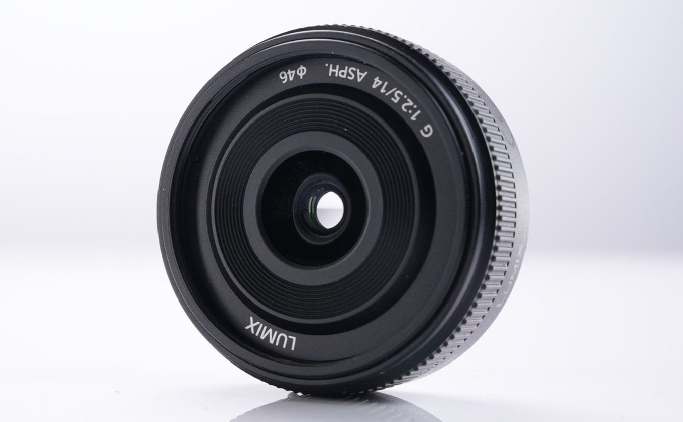 Panasonic Lumix 14mm pancake f2.5 G ASPH Lens