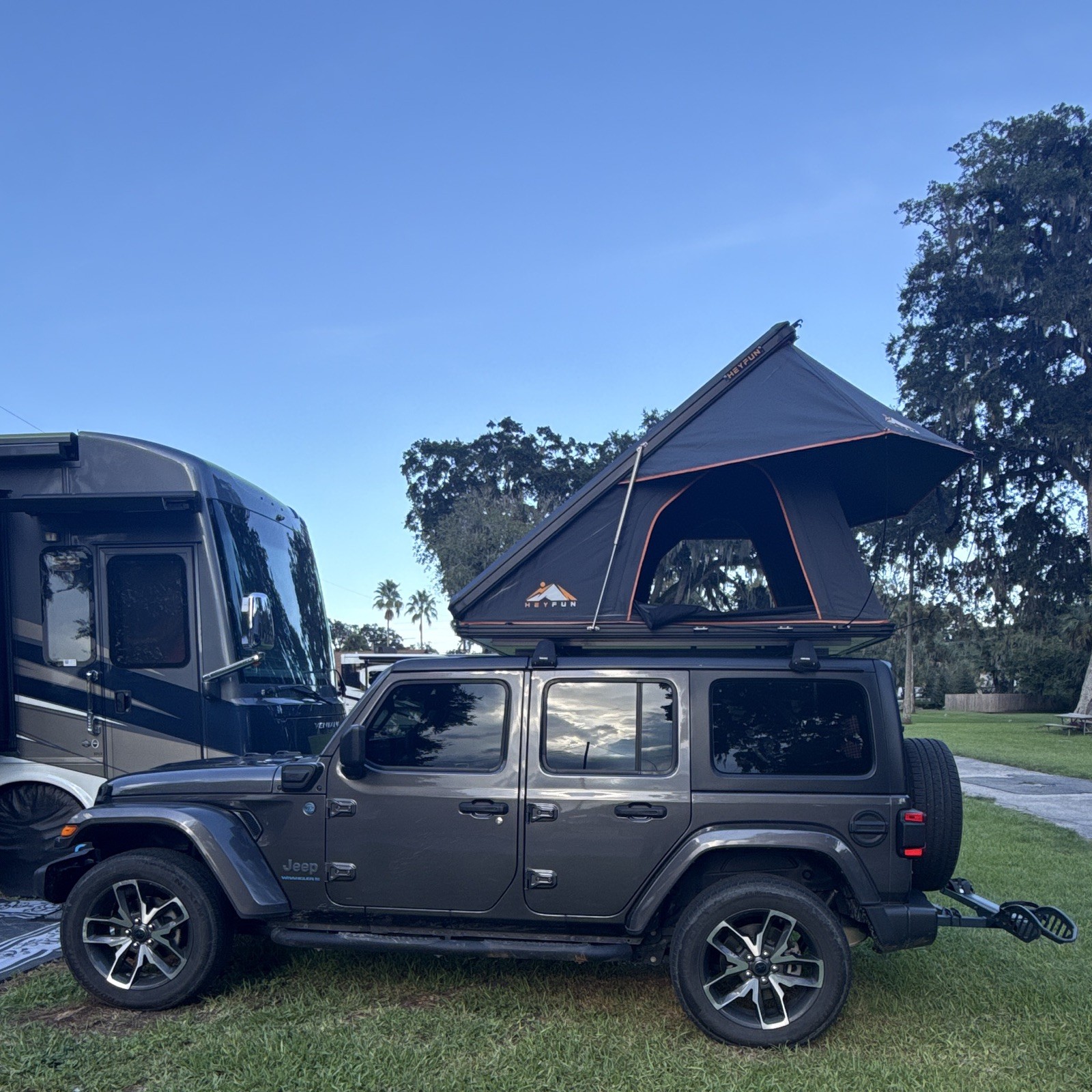 Hey Fun Hard Shell Rooftop Tent 2-3 person