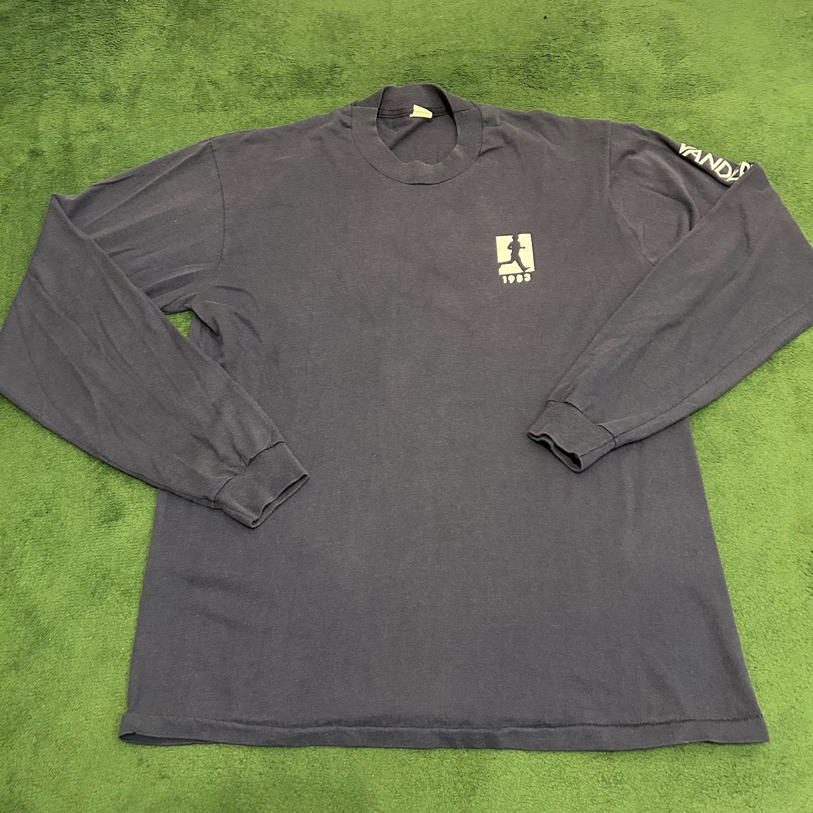 VTG 1983 Vanderbilt Opryland Marathon Runner Graphic Long Sleeve T-Shirt Fits M