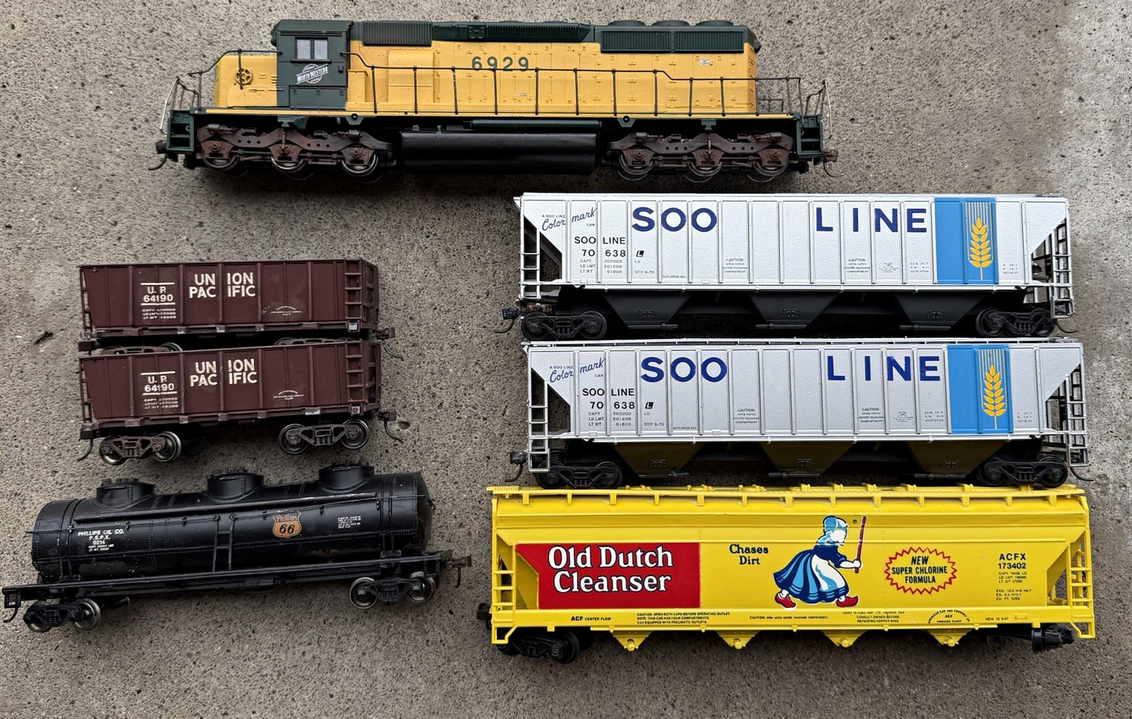HO Gauge Freight Cars Lot - Soo Line Covered Hoppers, UP Gondolas, Tank Car