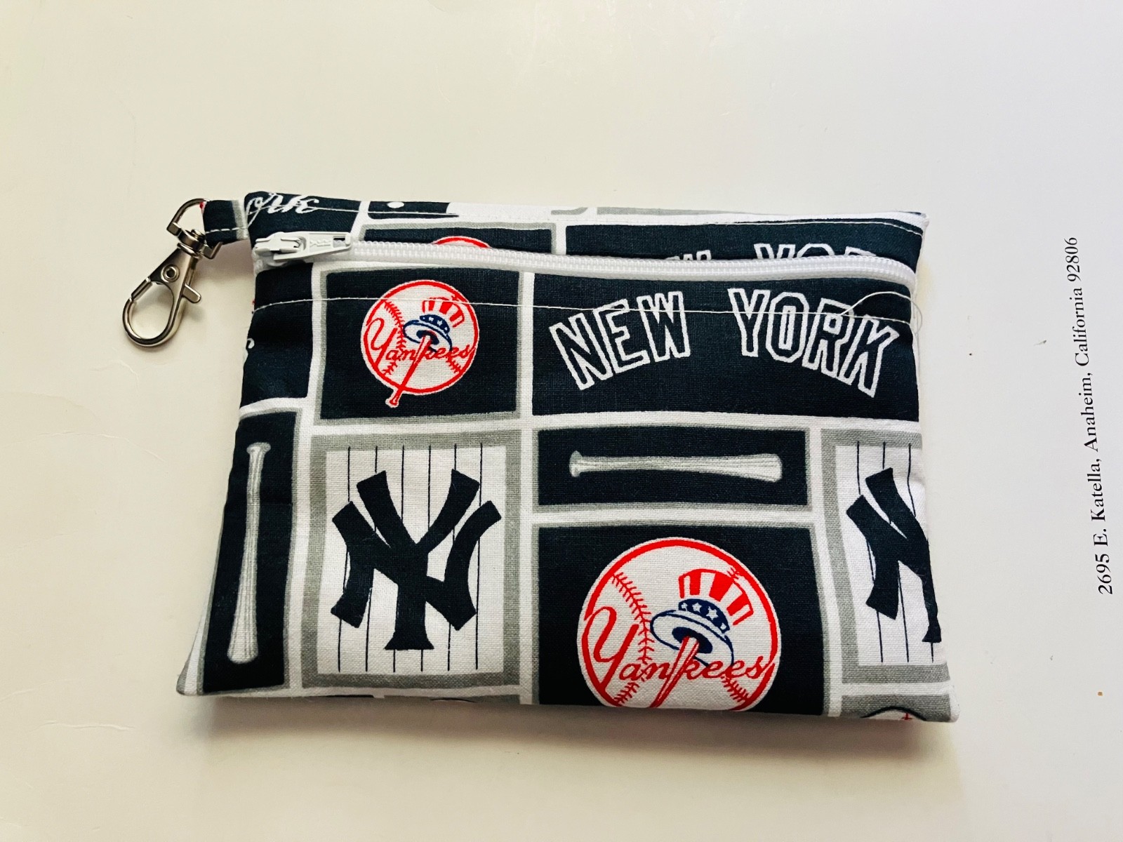New York Yankees logo small zippered bag