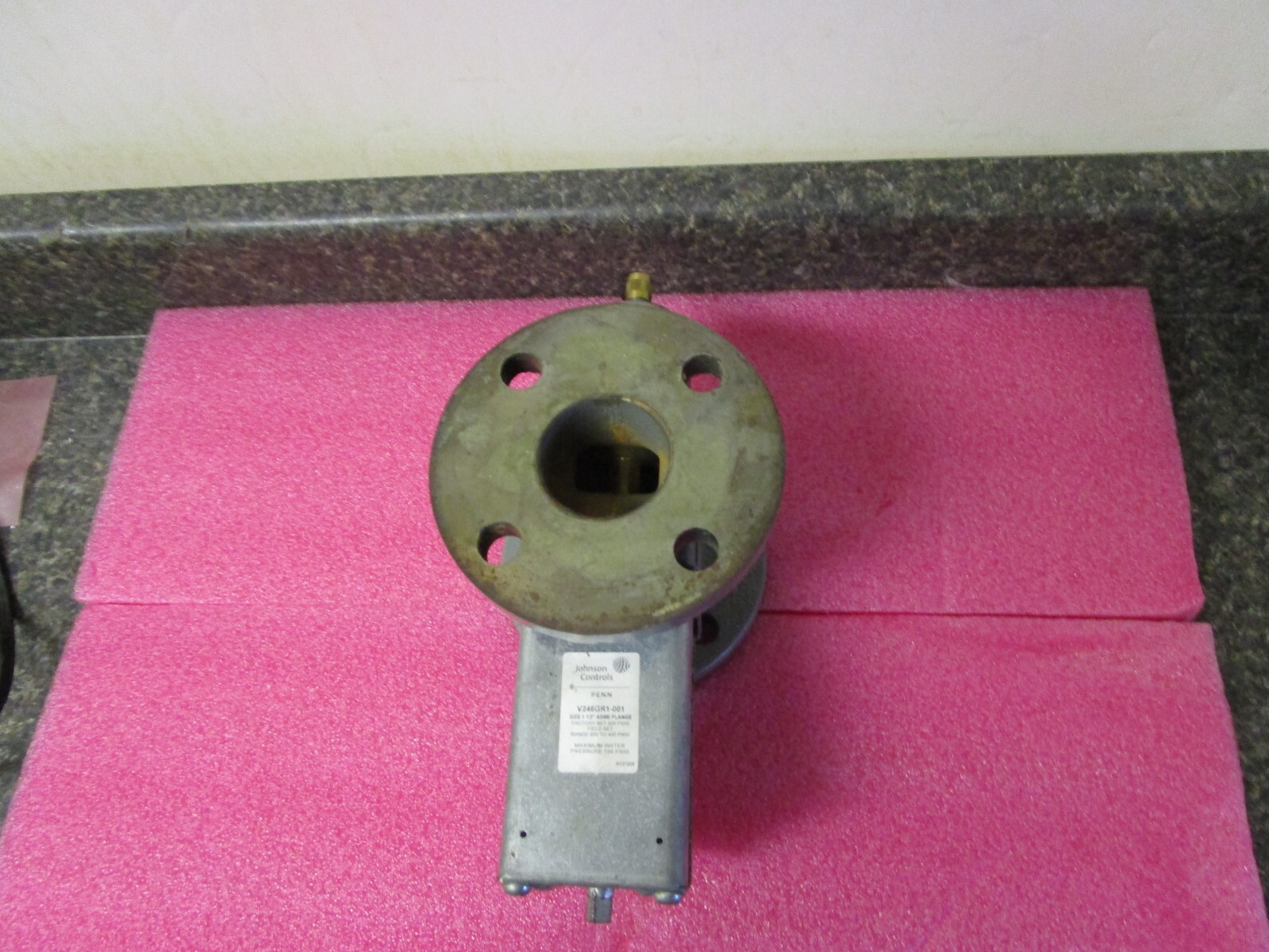 Johnson Controls Penn V246GR1-001C Water Regulating Valve 1 1/2