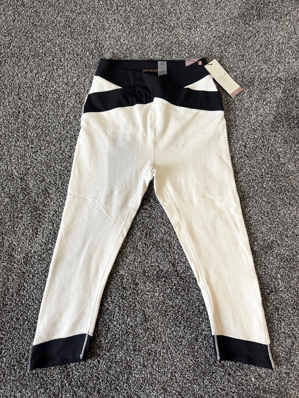 Women\'s NWT CALIA Essential Cross Capri Leggings – Unbleached – Size Small Women\'s NWT CALIA Essential Cross Capri Leggings – Unbleached – Size Small