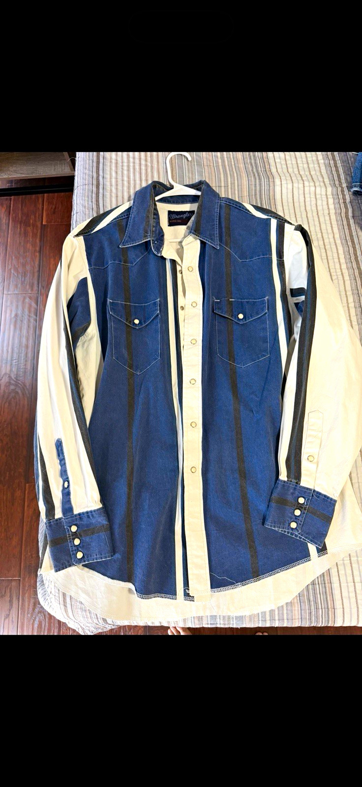 Vintage Wrangler Western Brushpopper Pearl snap   White and blue striped 17.5-36