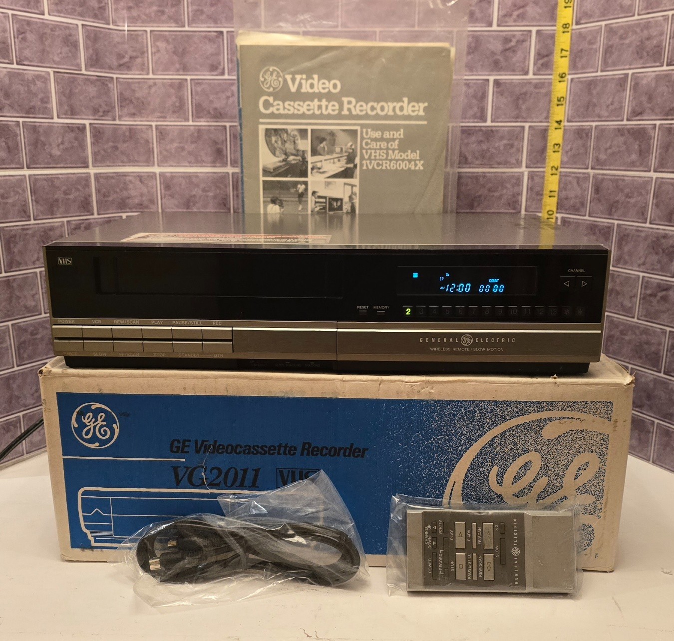 Vintage GE Videocassette Recorder Magnetoscope A Cassette Complete *Tested & Wor