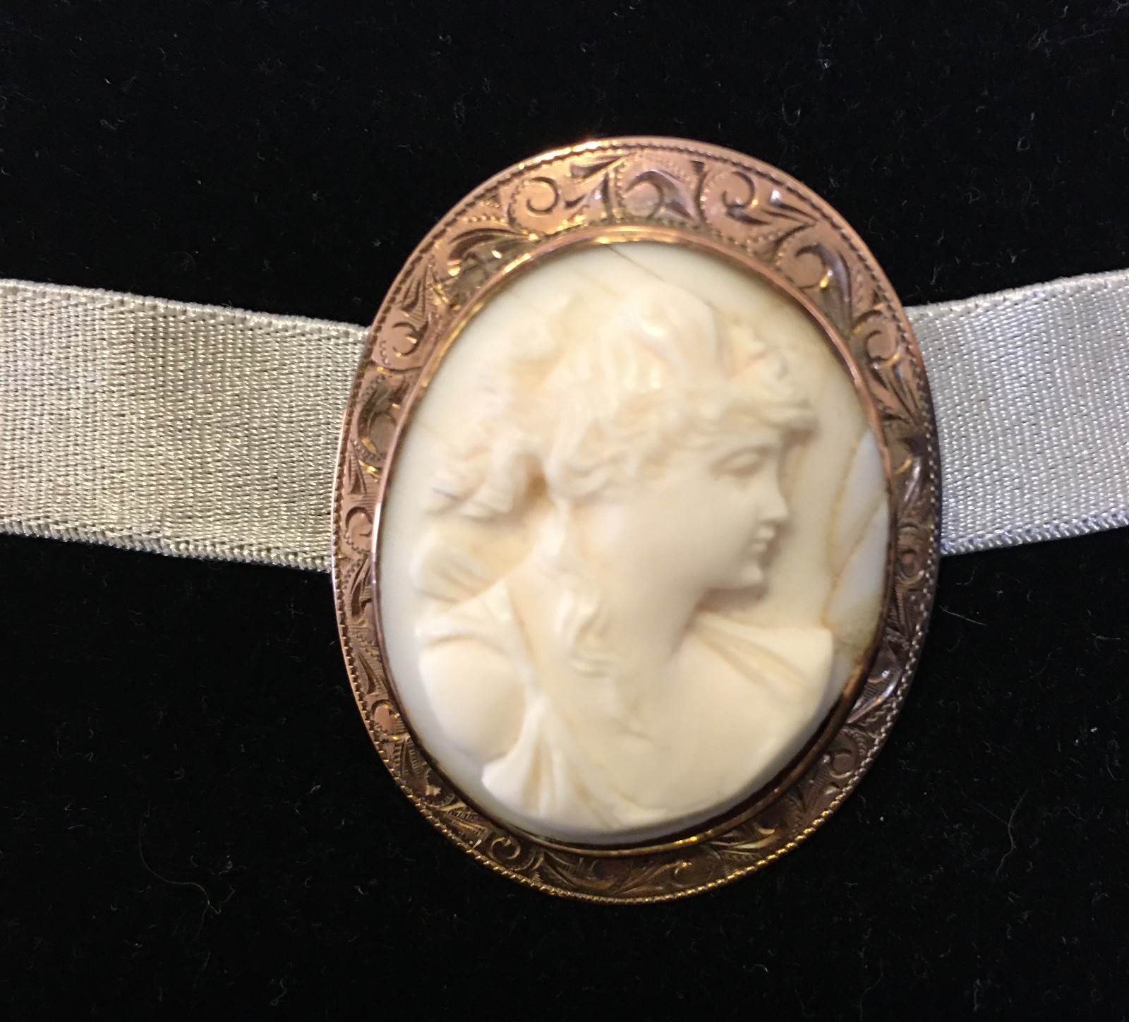 Beautiful Antique Cameo Pendant or Brooch wrapped in Gold