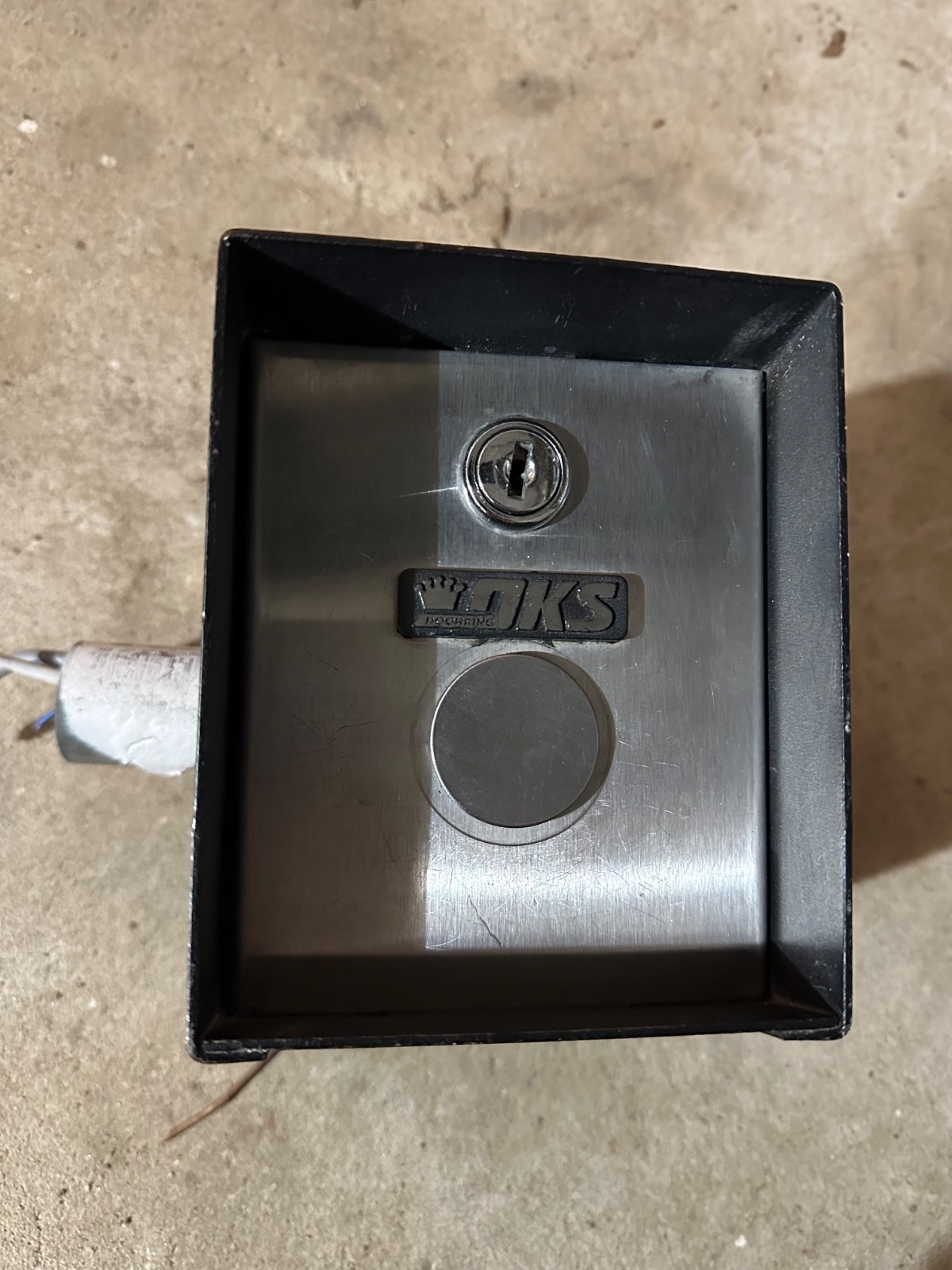 DKS Doorking 1815-232 BOX ONLY locked, no keys USED