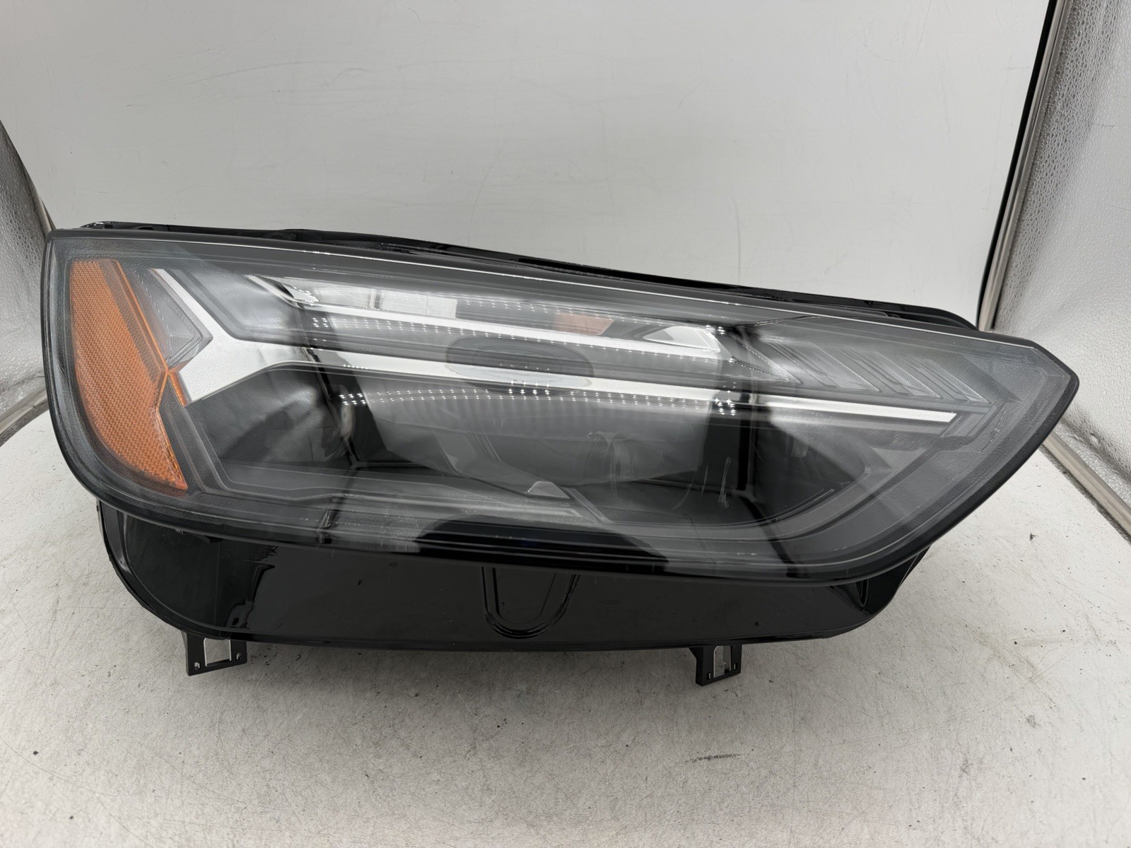 BRAND NEW OEM 21-25 Audi Q5 SQ5 Multiple LED Matrix Headlight Right RH OEM