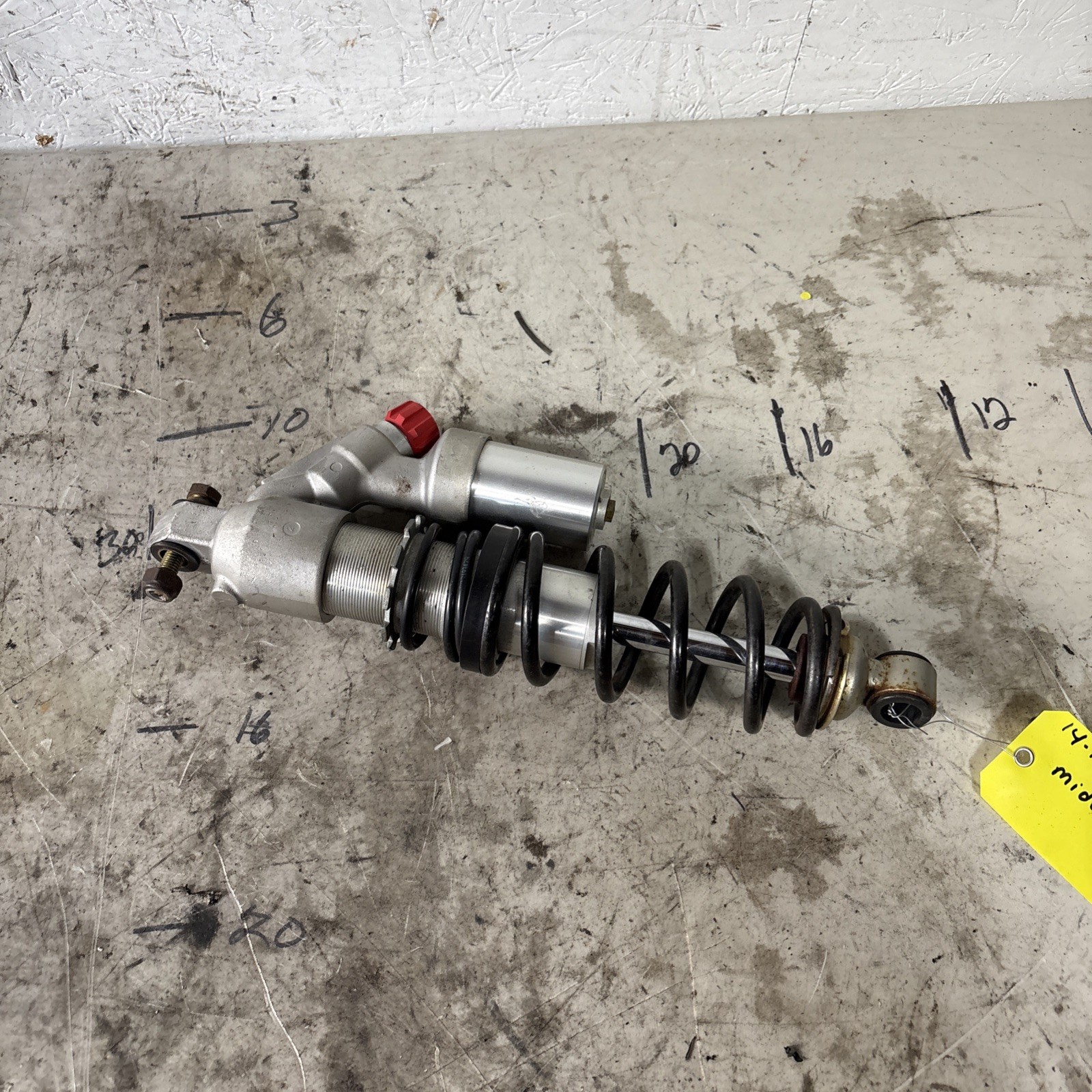 Ski Doo XS-XM-XRS Middle Shock ( Broken Spring) Ski Doo XS-XM-XRS Middle Shock ( Broken Spring)