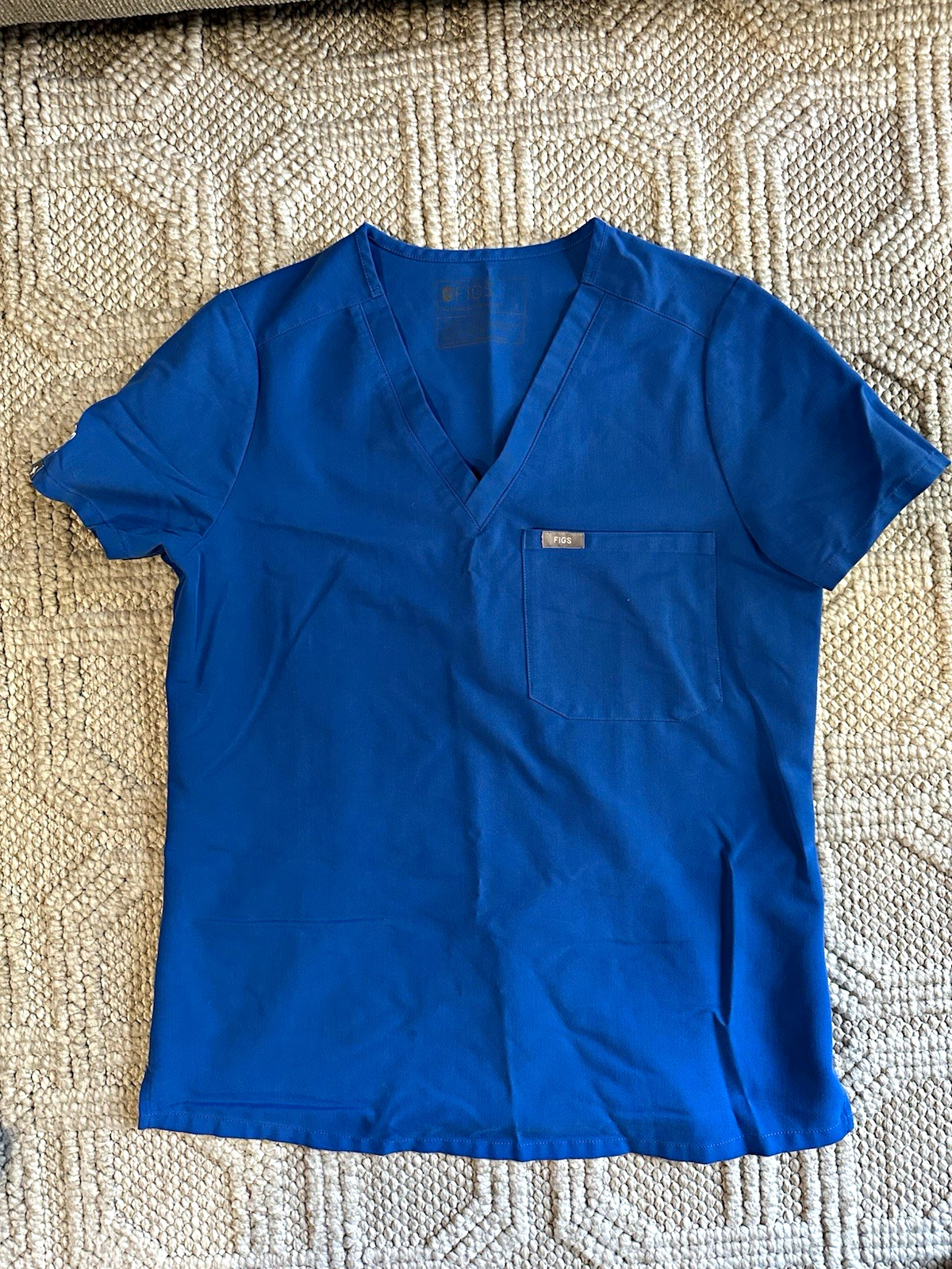 FIGS Women’s Medical Scrub Top V-Neck Short Sleeve Chest Pocket Blue Solid