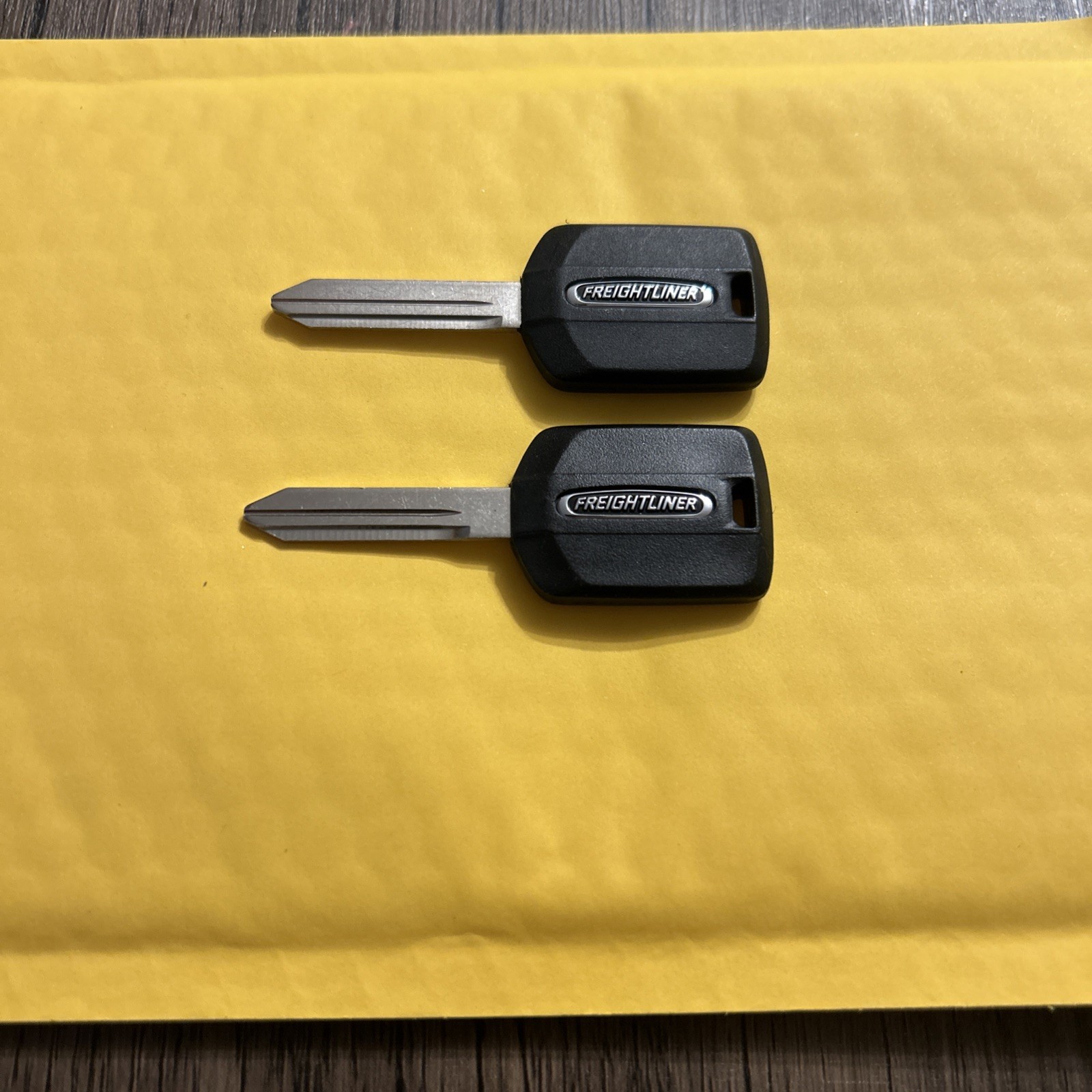 2018-2024 FREIGHTLINER CASCADIA IGNITION LOCK KEY BLANK PAIR NEW UNCUT OEM 2018-2024 FREIGHTLINER CASCADIA IGNITION LOCK KEY BLANK PAIR NEW UNCUT OEM