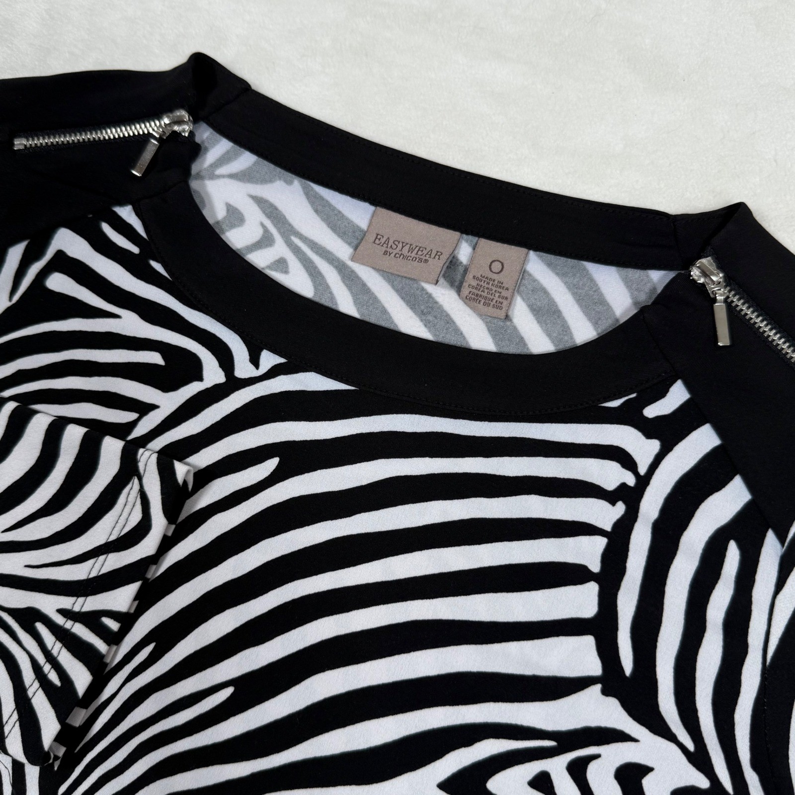 Easywear by Chico\'s Zebra Print Top Tunic Zipper Detail Long Sleeve Mob Wife