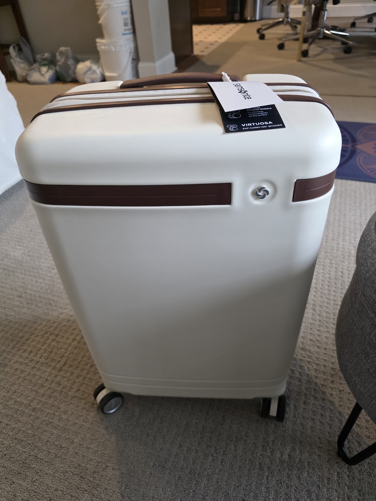 Samsonite Virtuosa EXP Carry-On Hardcase Spinner Expandable TSA Off White/Brown Samsonite Virtuosa EXP Carry-On Hardcase Spinner Expandable TSA Off White/Brown