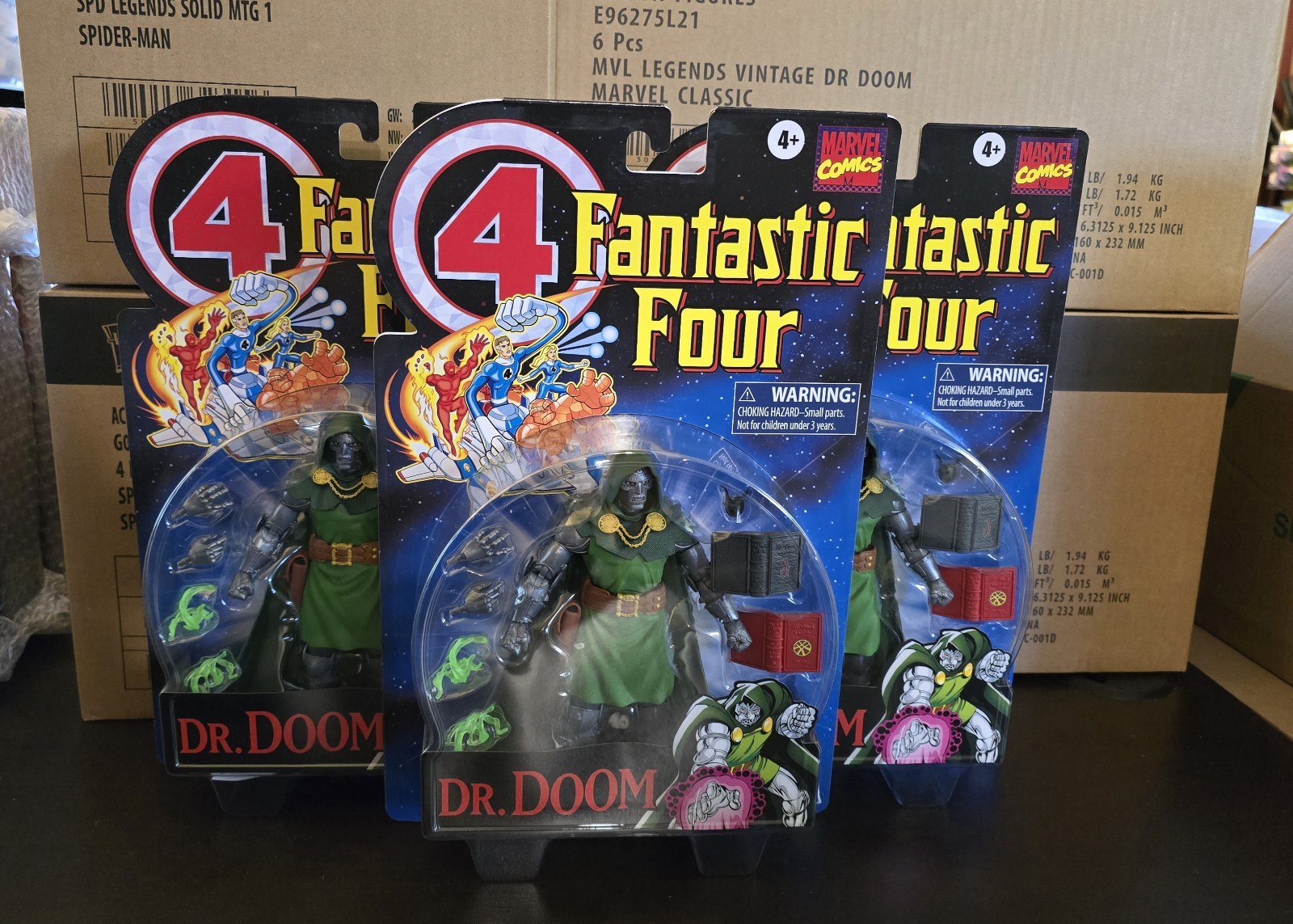 Marvel Fantastic Four Legends Retro Dr DOCTOR DOOM in Hand Marvel Fantastic Four Legends Retro Dr DOCTOR DOOM in Hand