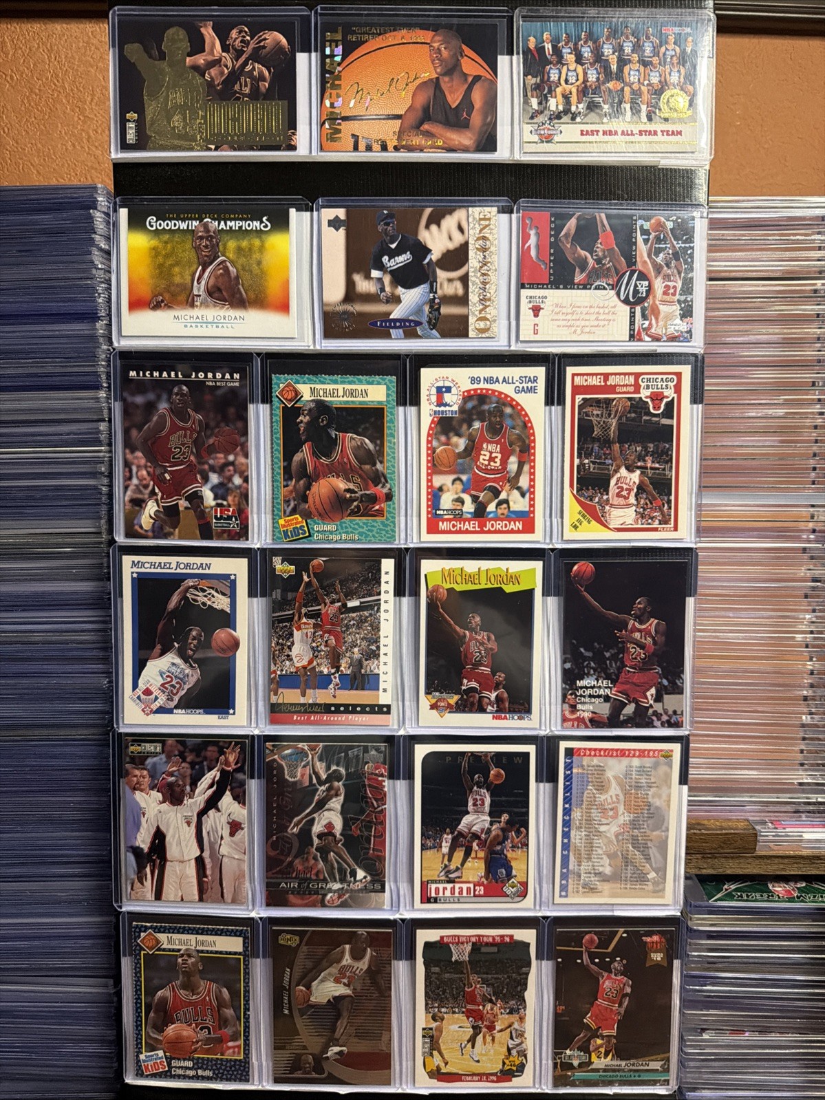 **HUGE** Multi-Year/Brand Michael Jordan Bulls 22 Card Lot **Read Description**9