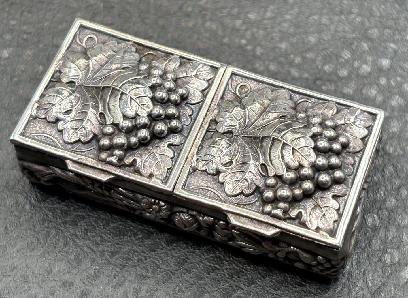 Vintage 800 Silver Repousse Grape Leaf Trinket Double Stamp Ring Pill Box
