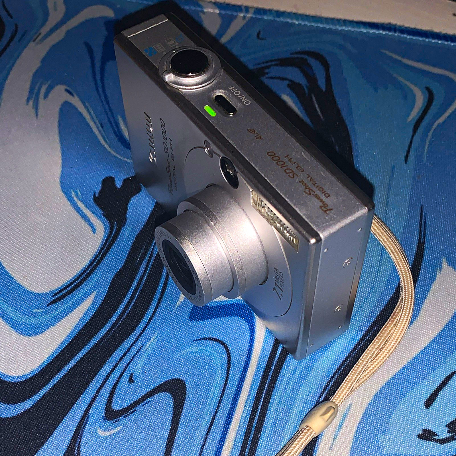 Canon PowerShot SD1000 Digital ELPH 7.1MP 3x Zoom 2.5\