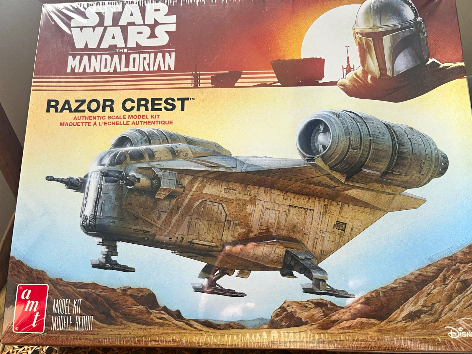 AMT Star Wars The Mandalorian Razor Crest Plastic Model Kit w/ Stand AMT1273M