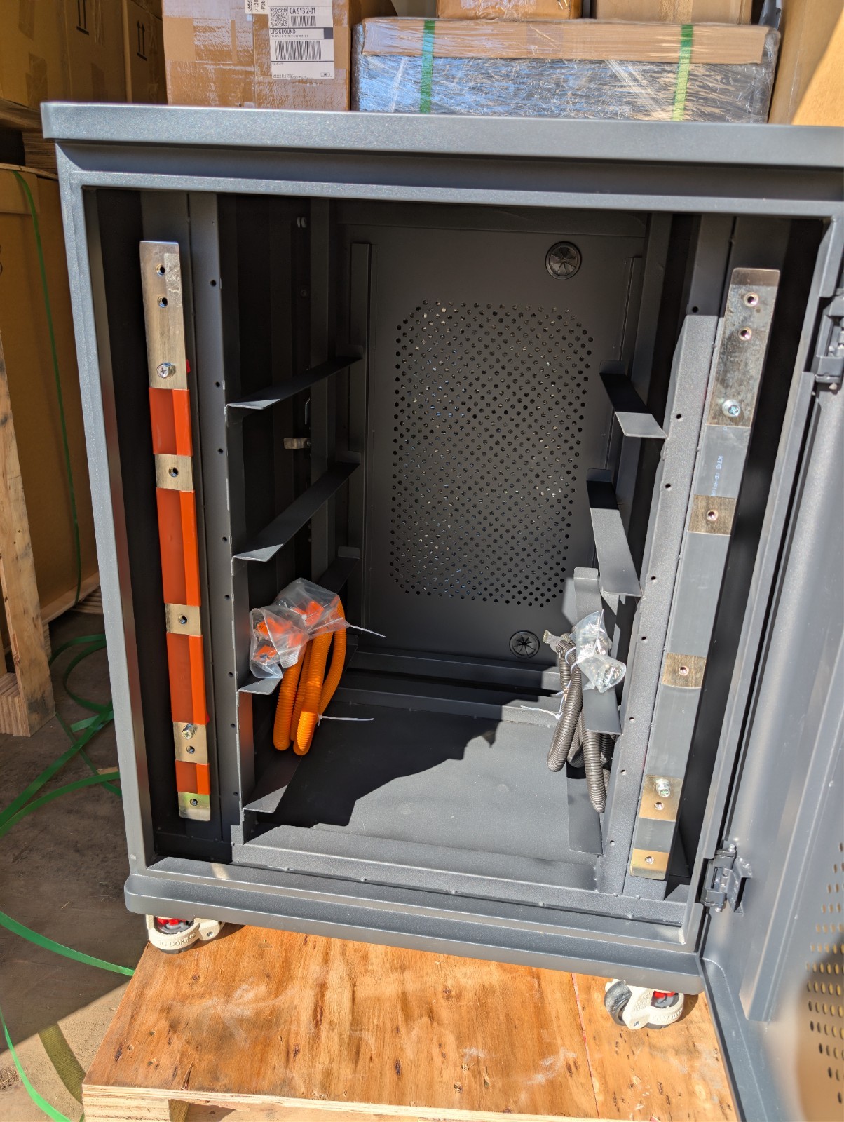Battery server cabinet for 4 units like the Eco-Worthy 48v 100ah  19