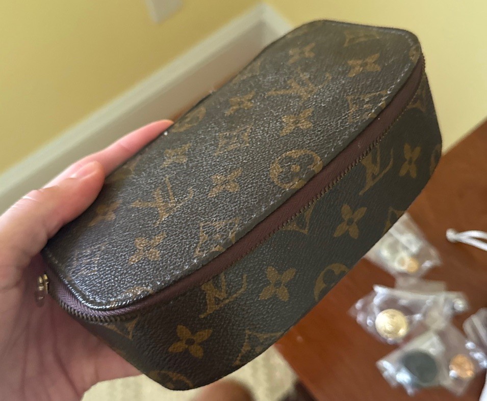 Vintage Louis Vuitton Monogram Vanity Case / Makeup Bag with Insert Mirror Vintage Louis Vuitton Monogram Vanity Case / Makeup Bag with Insert Mirror