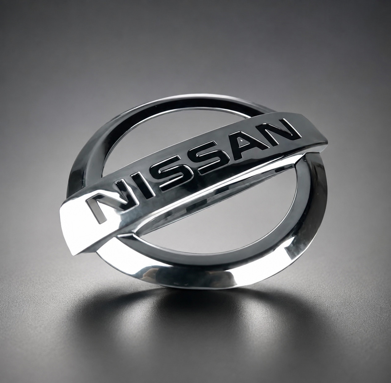 2001-2004 Nissan Frontier Rear Tailgate Chrome Emblem Badge 93491-8Z300