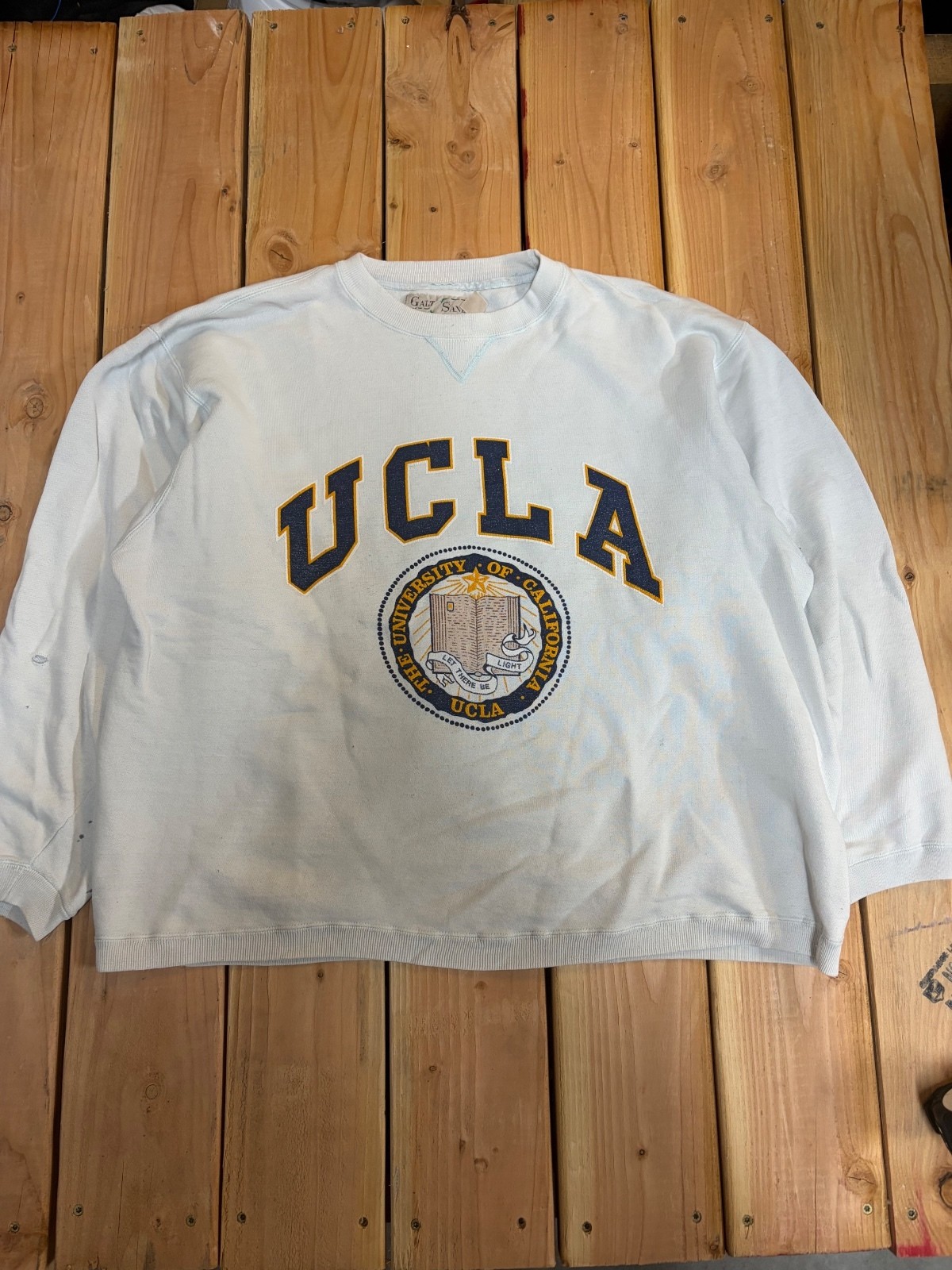 Vintage UCLA White Crewneck Sweatshirt with University Seal Vintage UCLA White Crewneck Sweatshirt with University Seal