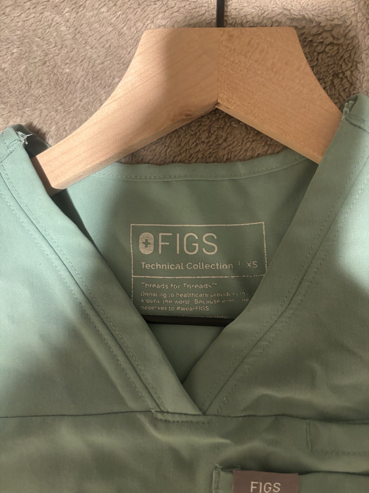 FIGS Technical Collection V-Neck Scrub Top Green XS Polyester Solid