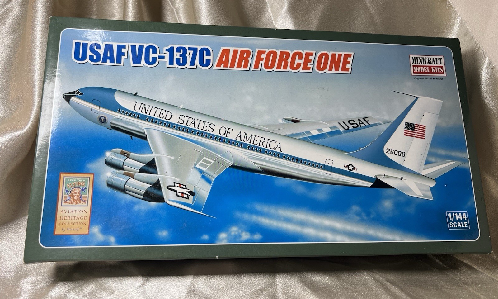 Minicraft #14457 Air Force One USAF VC-137C Douglas 1/144 Scale - 