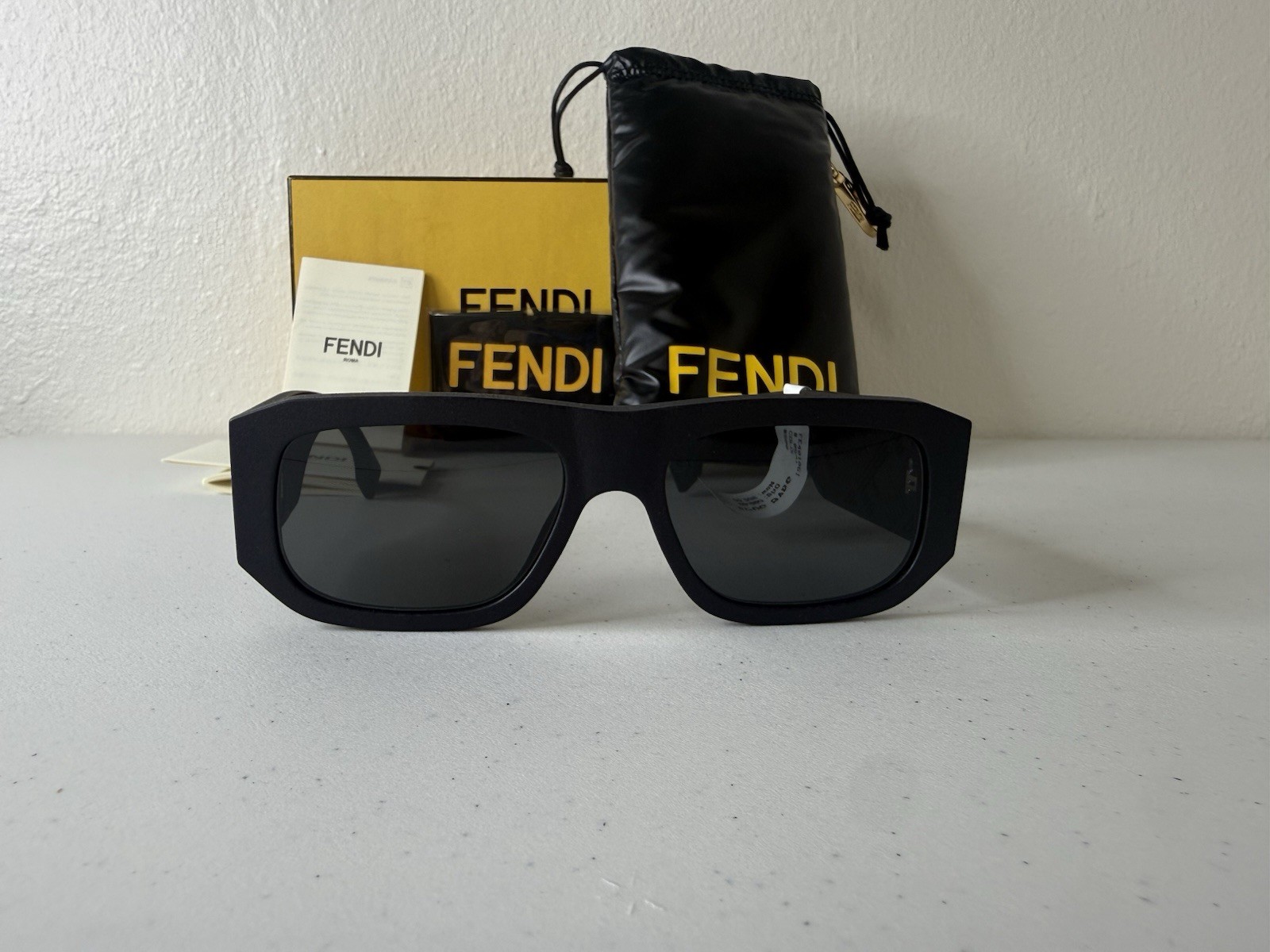 Fendi  FE 40106 I Logo Black Injected Sunglasses Italy - Unisex (S16)
