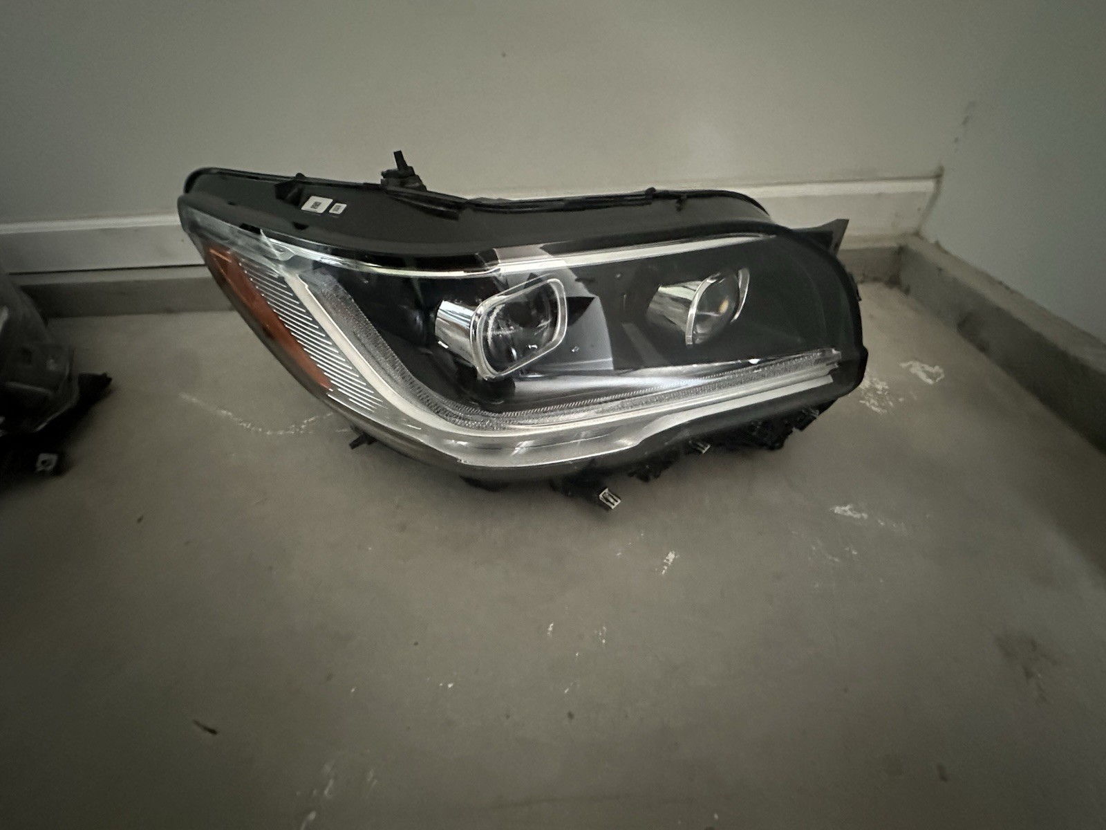 2022 2024 LINCOLN NAVIGATOR HEADLIGHT OEM RIGHT PASSENGER SIDE LED LOCAL 2022 2024 LINCOLN NAVIGATOR HEADLIGHT OEM RIGHT PASSENGER SIDE LED LOCAL