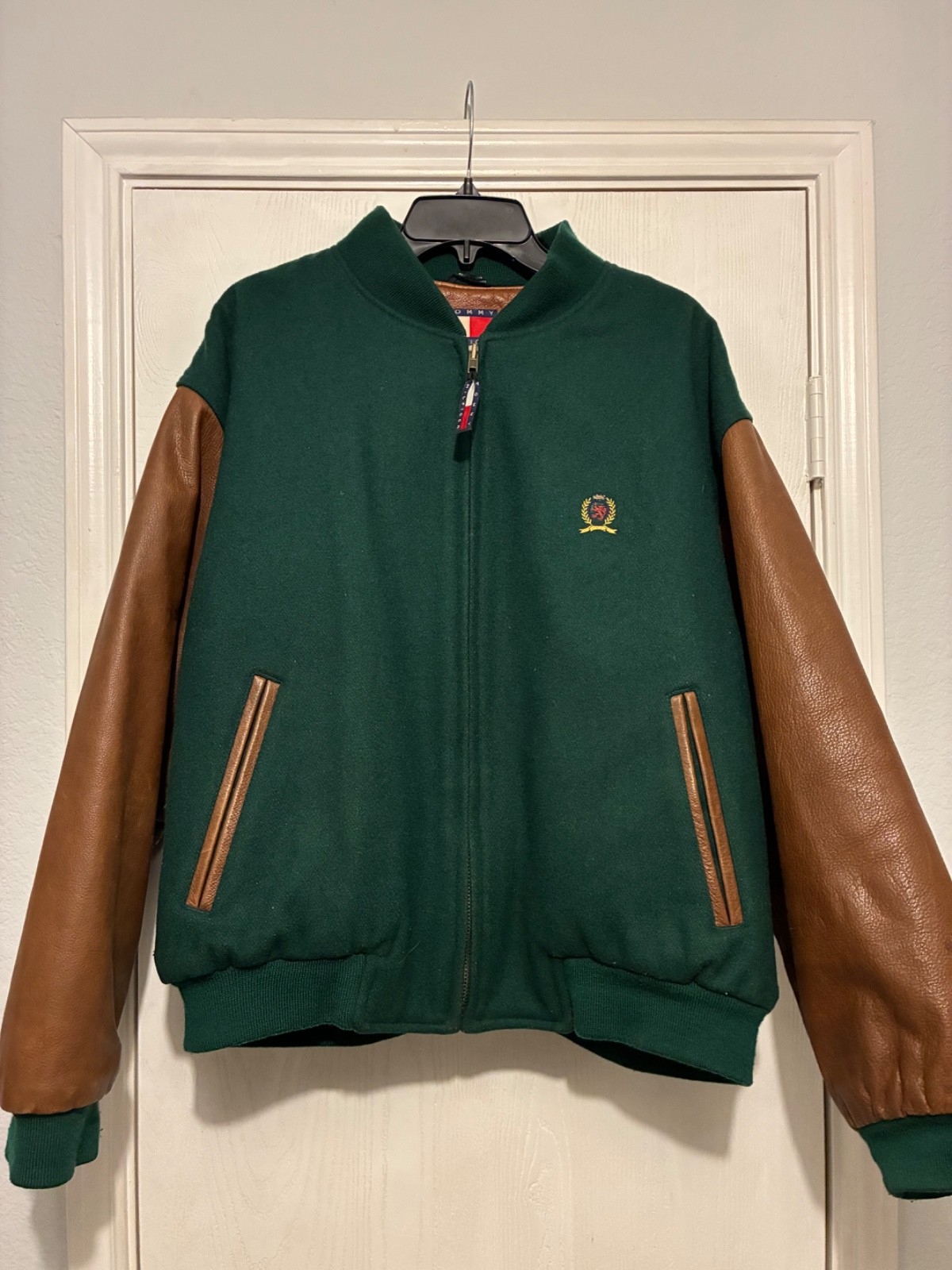 🏆 Vintage Tommy Hilfiger Leather-Sleeve Varsity Jacket — Size L 🔥 Rare vintage