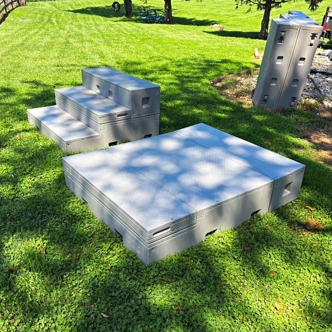 Wenger flipFORMS Modular Free Standing 3-Step.