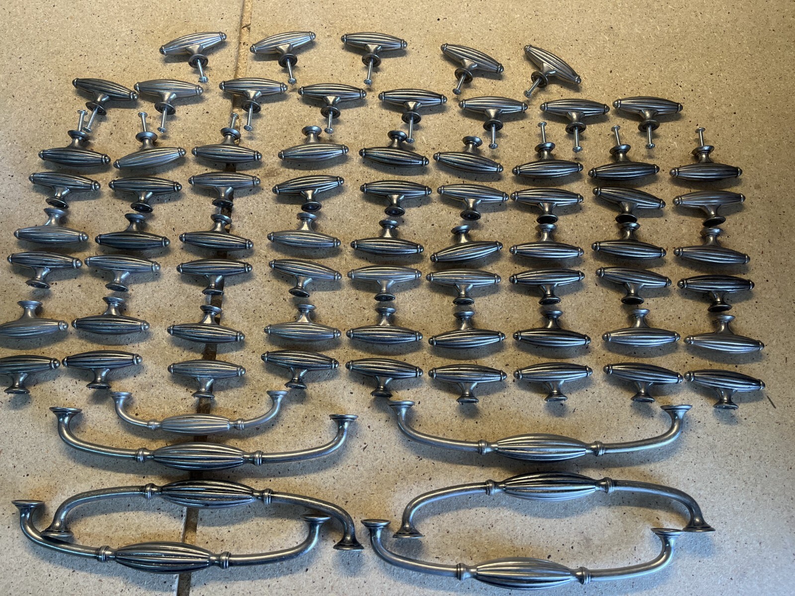 74 Piece Lot Top Knobs Tuscany Knobs Handles MDC 3216 3225 TSC3396 Pewter 74 Piece Lot Top Knobs Tuscany Knobs Handles MDC 3216 3225 TSC3396 Pewter