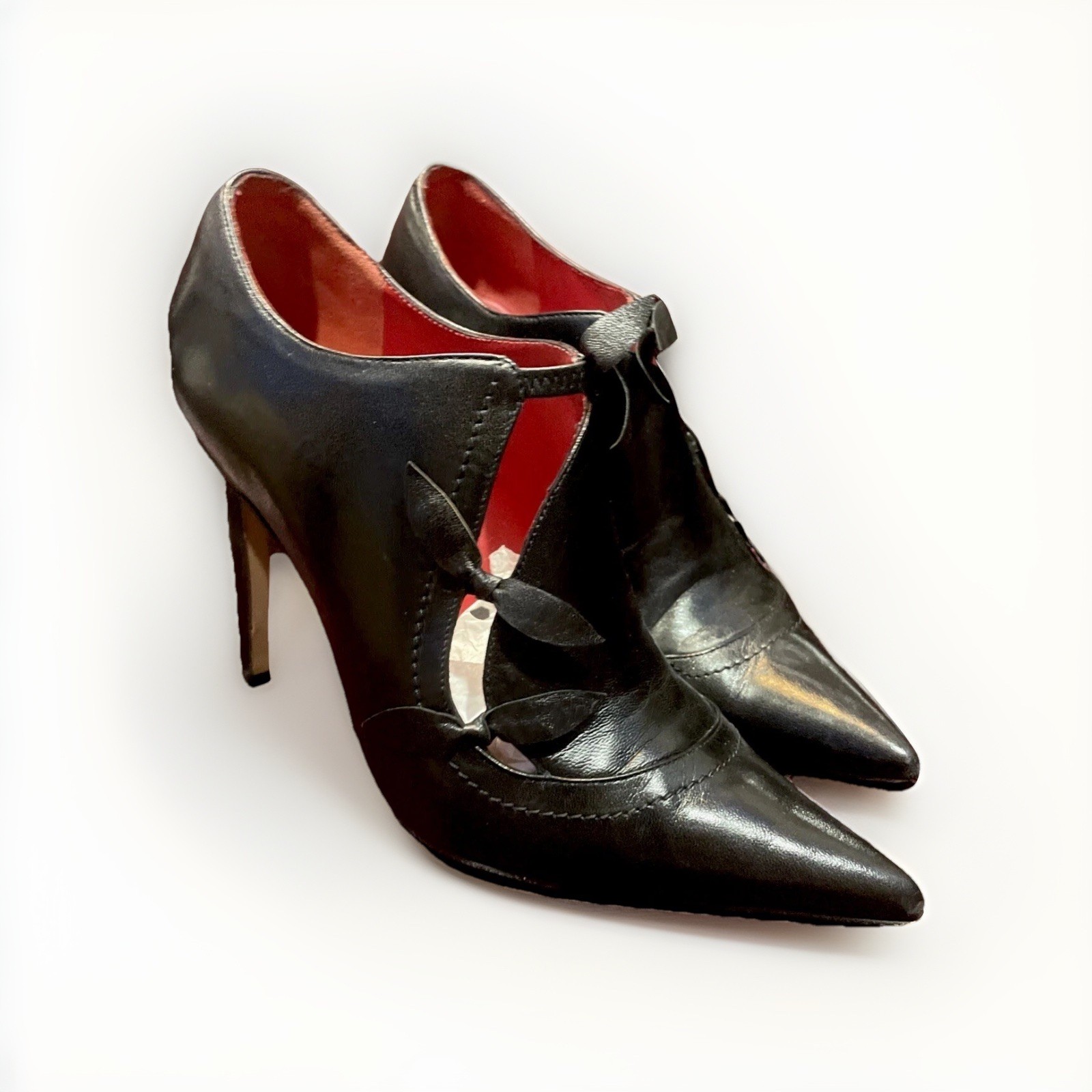 Black Manolo Blahnik Genuine Leather Ankle Booties Stilettos Heels Size 5.5B Black Manolo Blahnik Genuine Leather Ankle Booties Stilettos Heels Size 5.5B