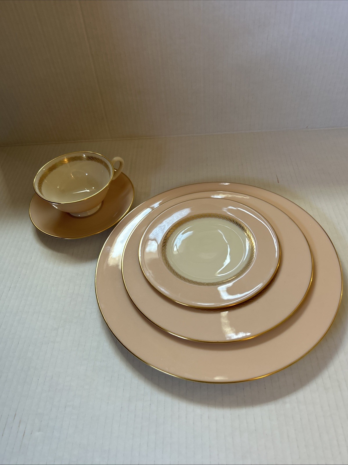 Lenox Caribbee 5 Pc Place Setting Bone China Pink Gold Ivory X-444 8 Sets Avail Lenox Caribbee 5 Pc Place Setting Bone China Pink Gold Ivory X-444 8 Sets Avail