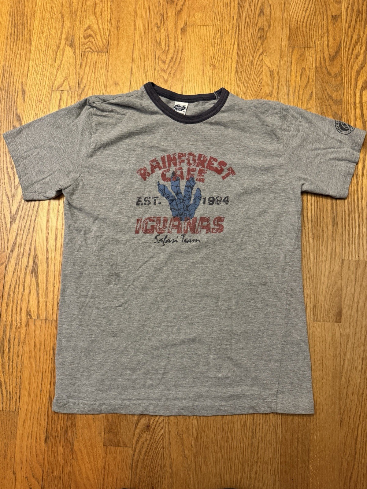 Medium Vintage Rainforest Cafe Crewneck Tee