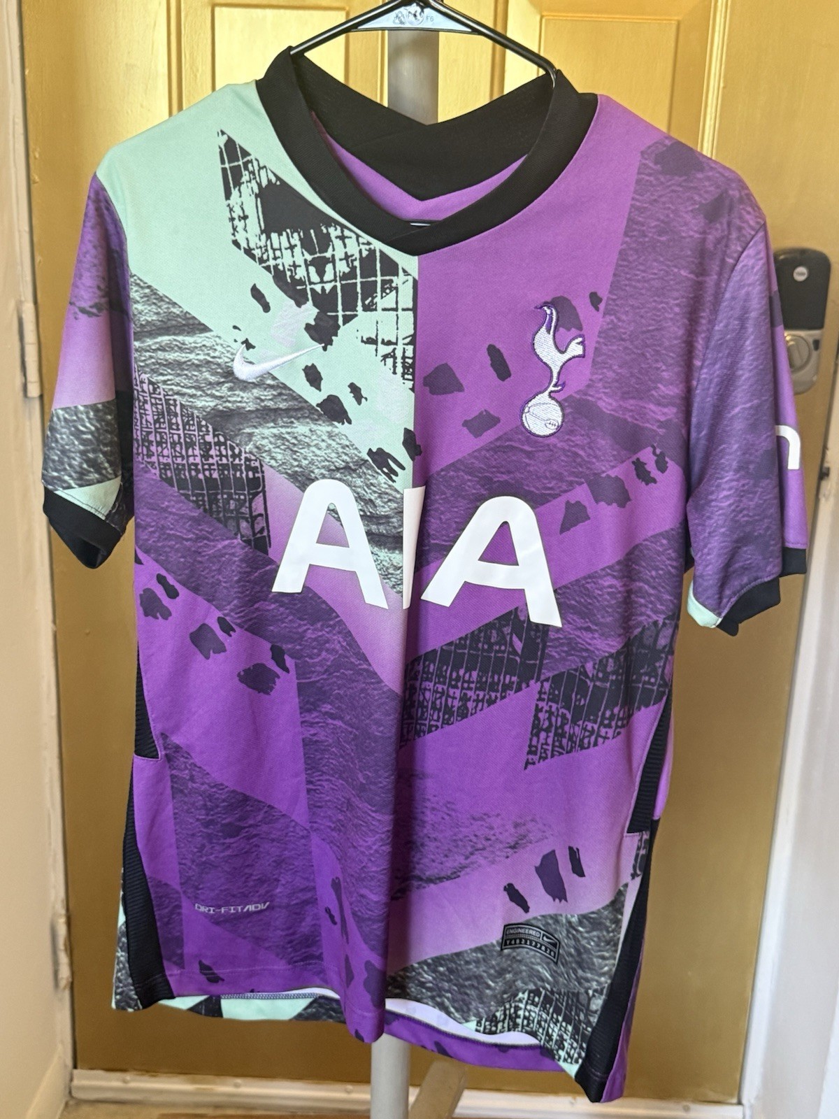 Nike Tottenham Hotspur Harry Kane #10 Soccer Jersey Men\'s L Purple/Black/Teal