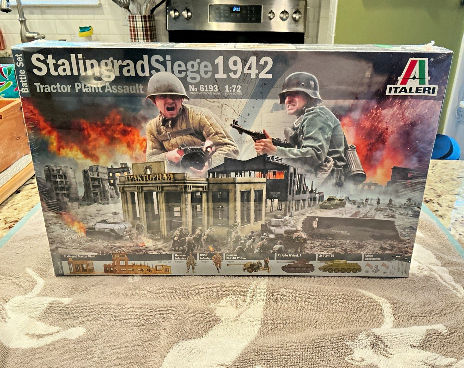 Italeri 1:72 Stalingrad Siege 1942 Tractor Plant Assault Diorama Kit 6193
