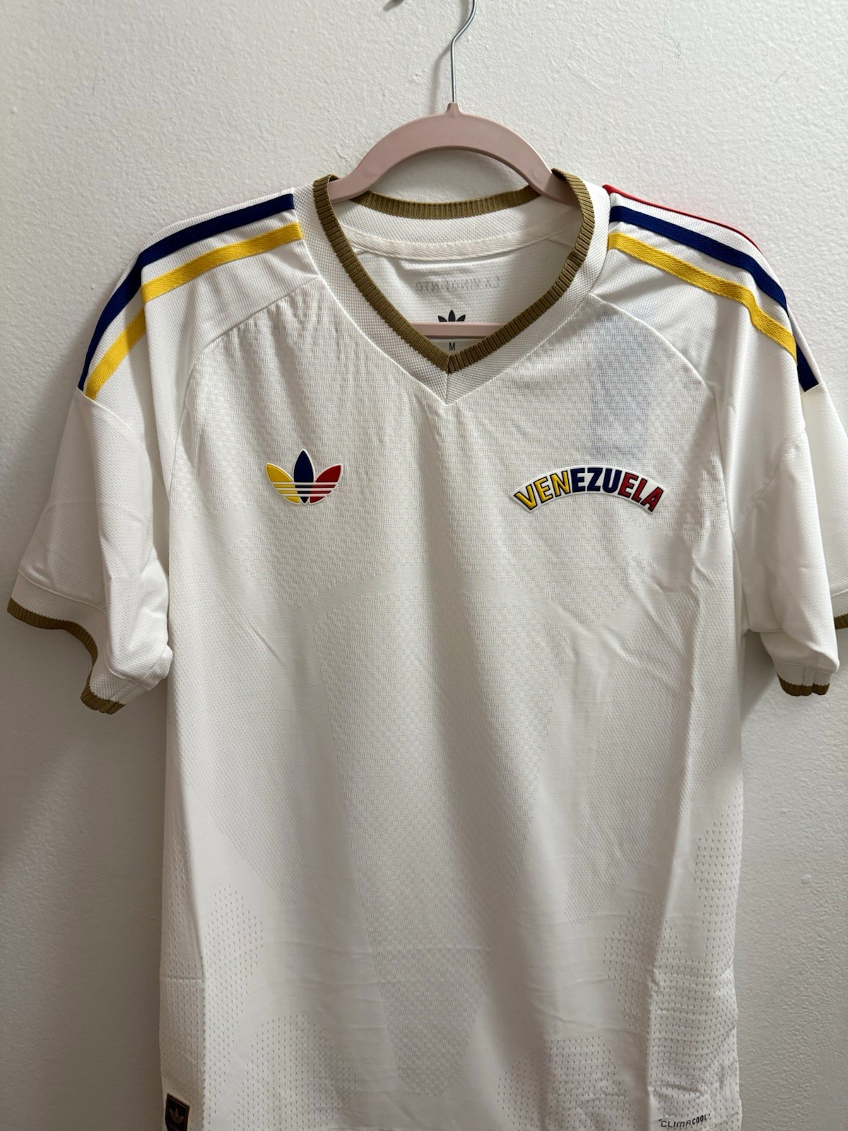 AUTHENTIC ADIDAS VENEZUELA SOCCER JERSEY | WHITE | SIZE M | OFFICIALLY LICENSED AUTHENTIC ADIDAS VENEZUELA SOCCER JERSEY | WHITE | SIZE M | OFFICIALLY LICENSED