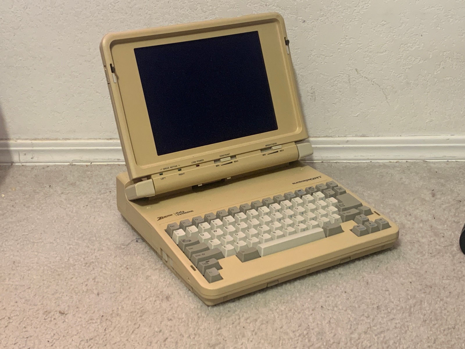 Vintage Zenith Data Systems SupersPort 286e ZWL-184-02  UNTESTED FOR PARTS