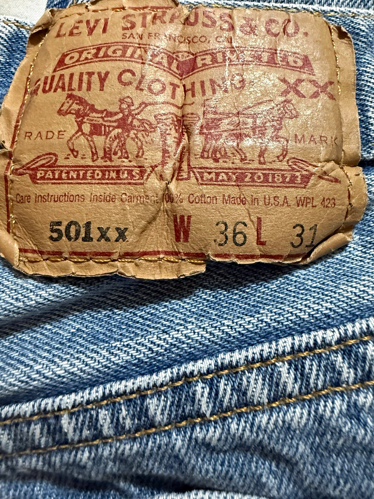Vintage Levi\'s Men\'s Blue Denim Straight Fit Jeans 100% Cotton Button Fly  USA
