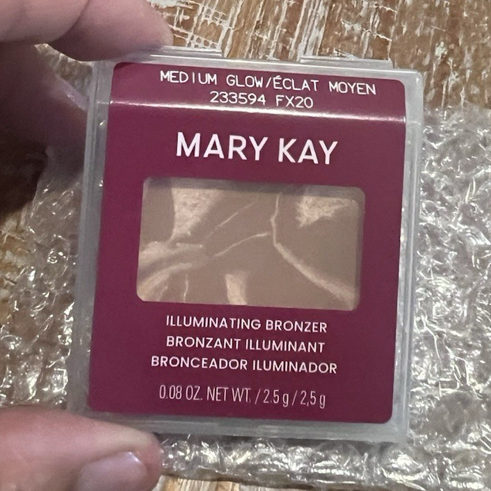 Mary Kay Illuminating Bronzer Pressed Powder Medium Glow 0.08 oz