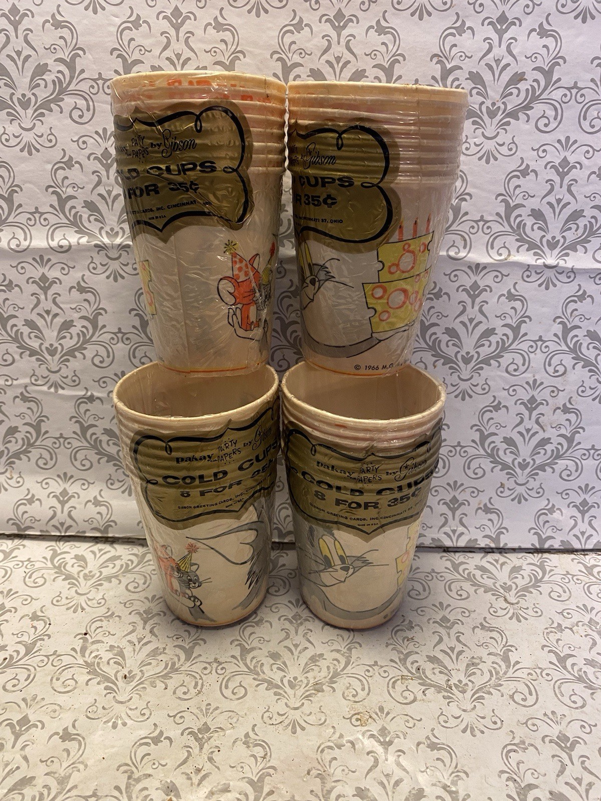 Vintage 1966 Tom and Jerry Paper Cup Lot of 32 NOS Vintage 1966 Tom and Jerry Paper Cup Lot of 32 NOS