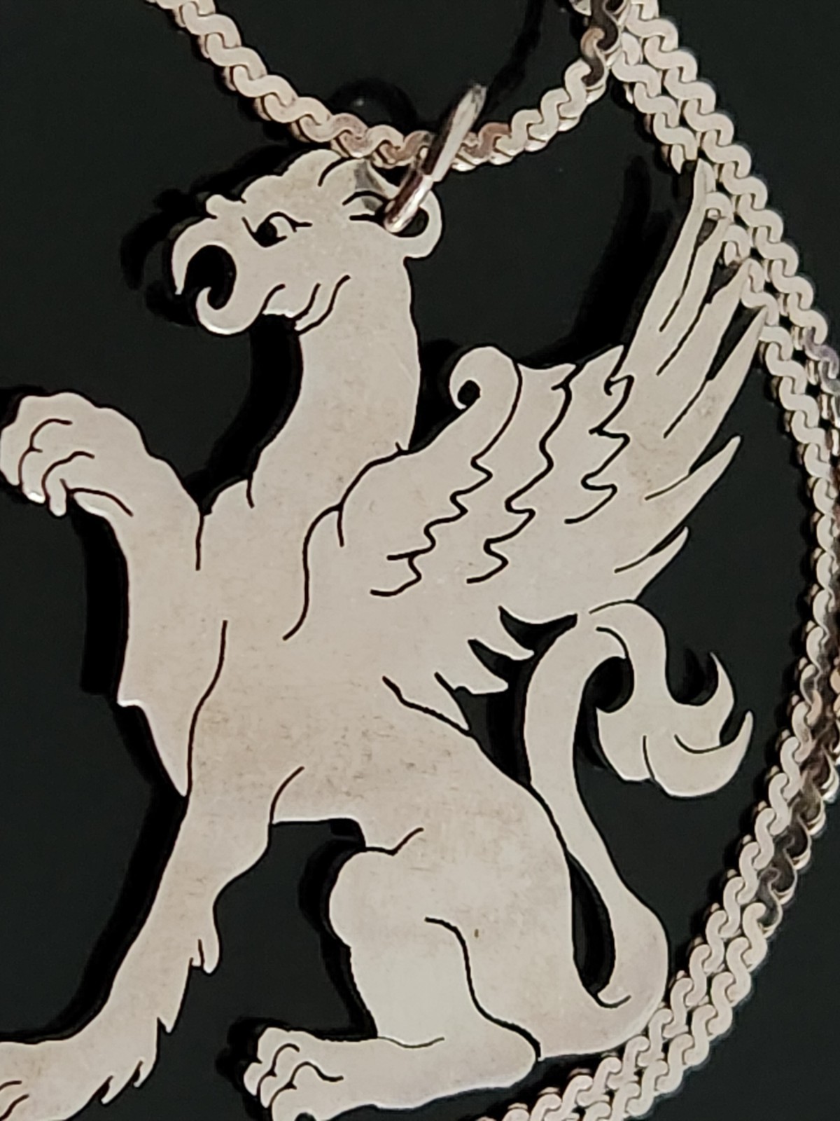 VTG STERLING SILVER GRIFFIN PENDANT WITH SERPENTINE MIRROR CHAIN NECKLACE 18\