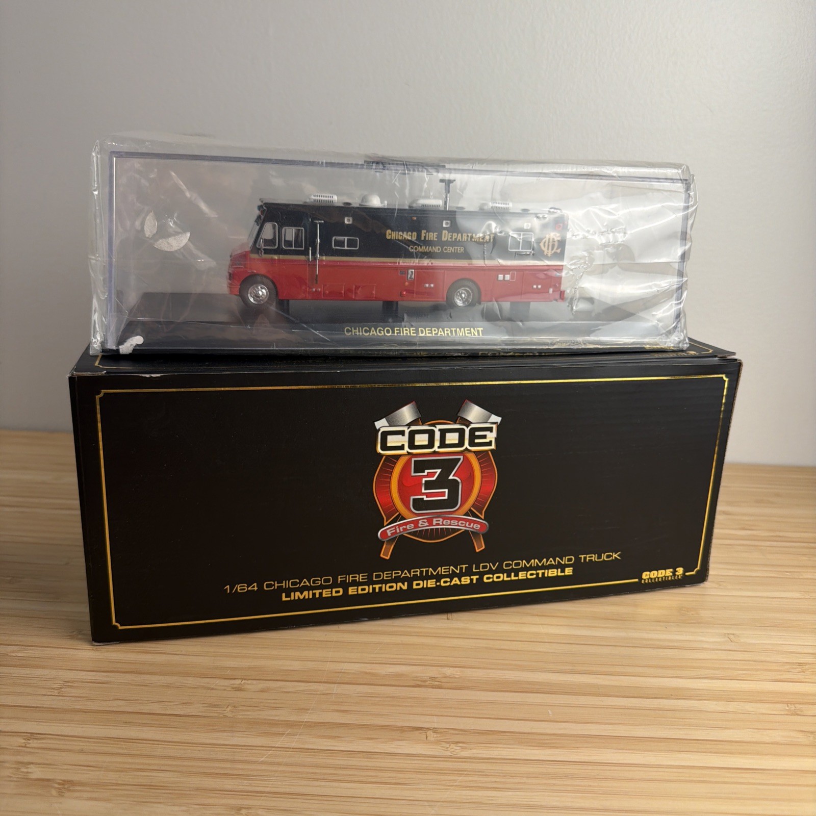 Code 3 1:64 Collectable No 12539 Fire Department LDV Command Truck Black Red Code 3 1:64 Collectable No 12539 Fire Department LDV Command Truck Black Red