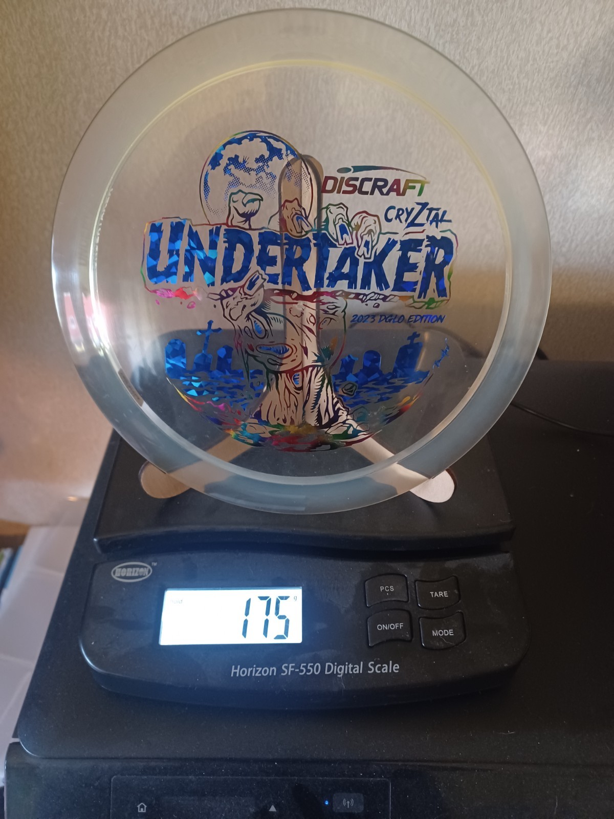 *NEW*Discraft Cryztal Undertaker 2023 DGLO Clear/Multi-Color Shatter-Scaled 175G *NEW*Discraft Cryztal Undertaker 2023 DGLO Clear/Multi-Color Shatter-Scaled 175G