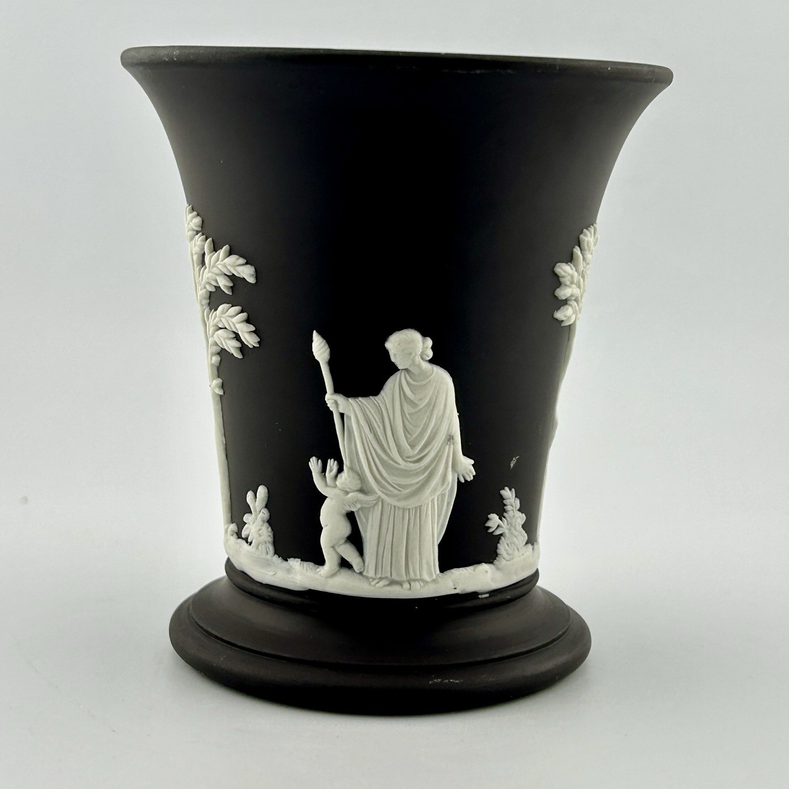 Wedgwood Black Jasperware Trumpet Posy Vase Grecian Figures 1967 England 60s VTG