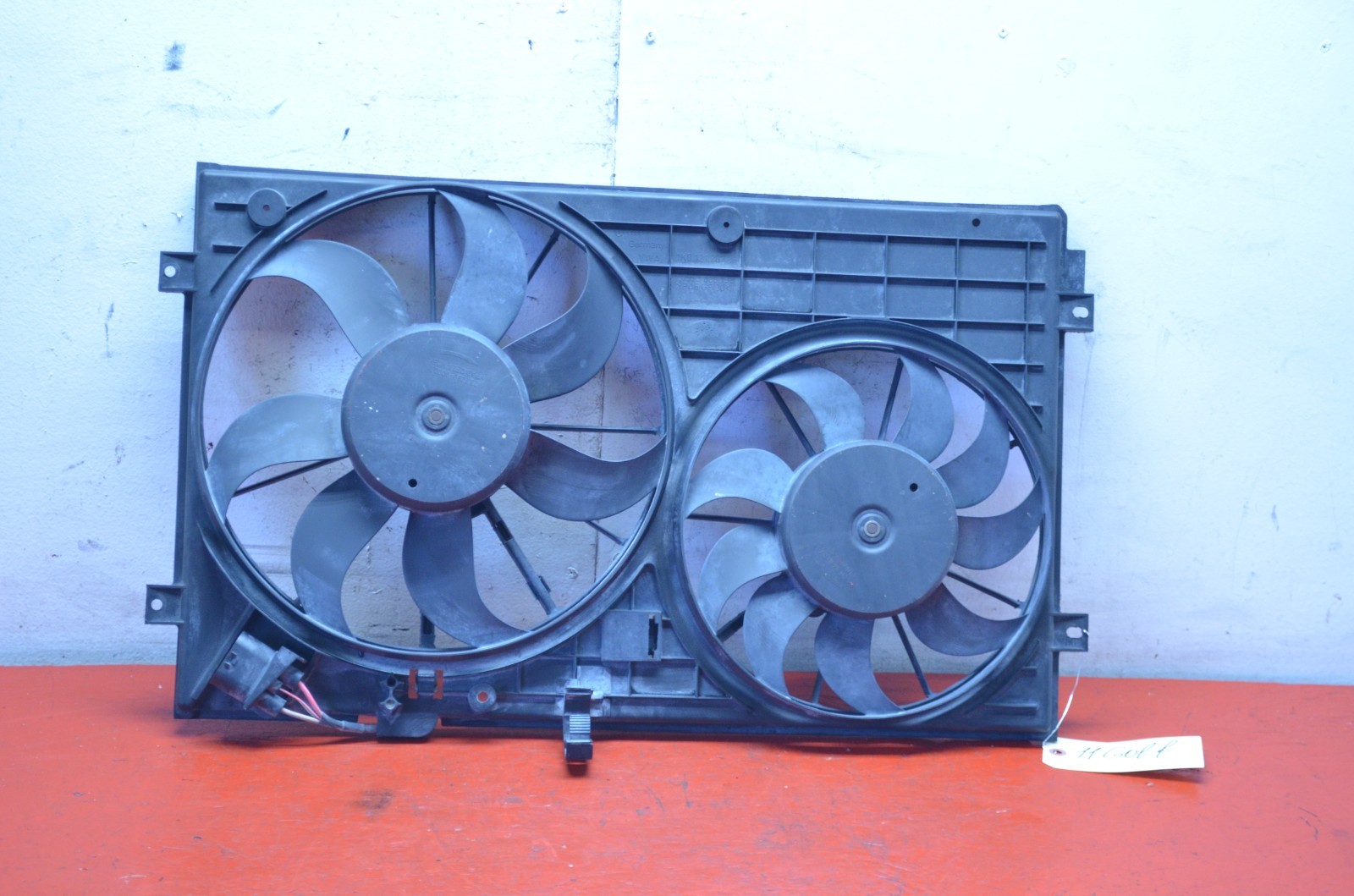 10-14 VOLKSWAGEN GOLF 2.5L RADIATOR COOLING FAN OEM
